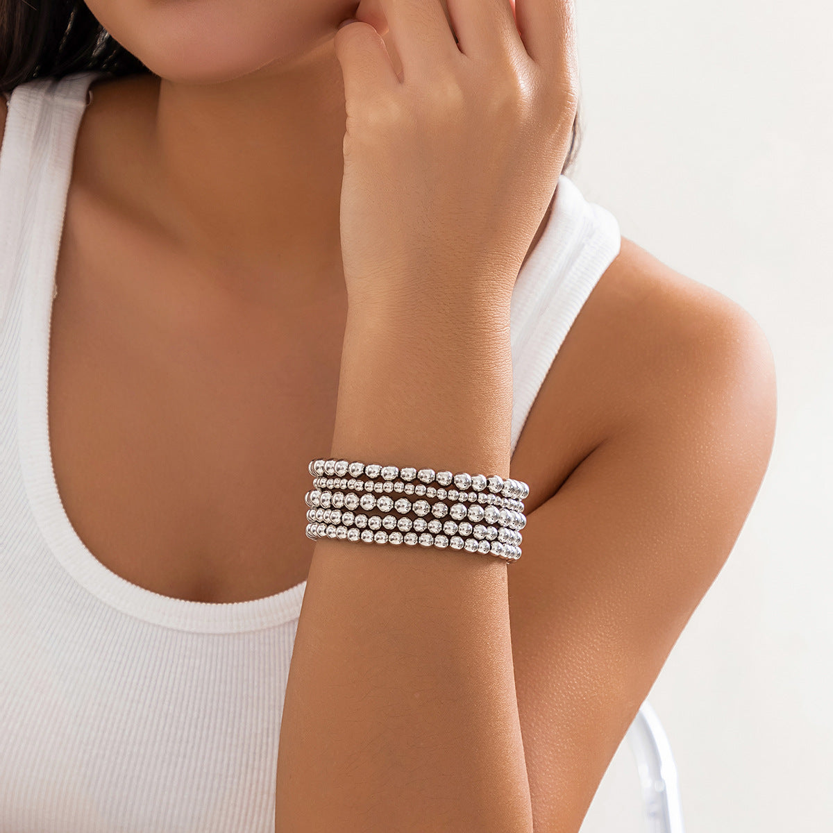 Bracciale da donna in lega con ciondolo a cuore minimalista, finitura placcata e dettaglio a catena