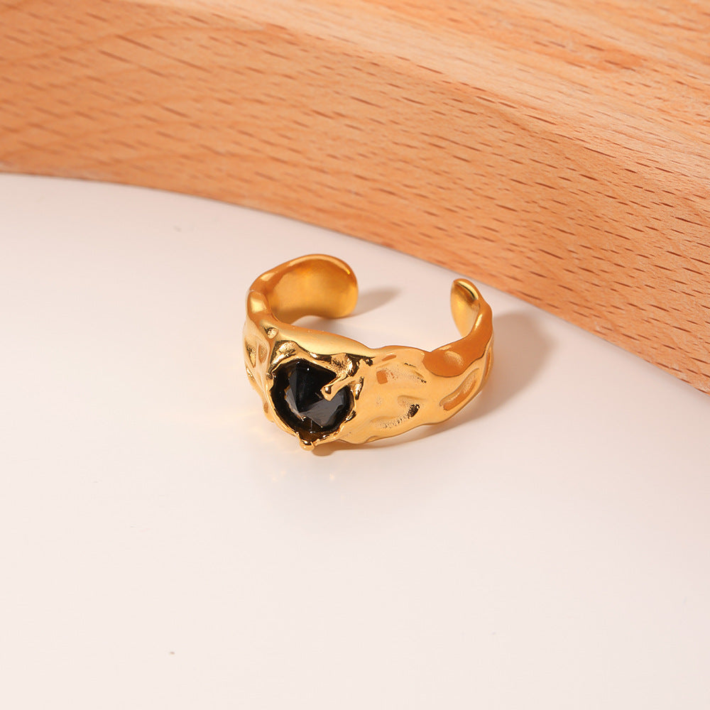 Anello da donna vintage minimalista geometrico in acciaio inossidabile con intarsio in zircone nero e finitura placcata sottovuoto in oro 18 carati
