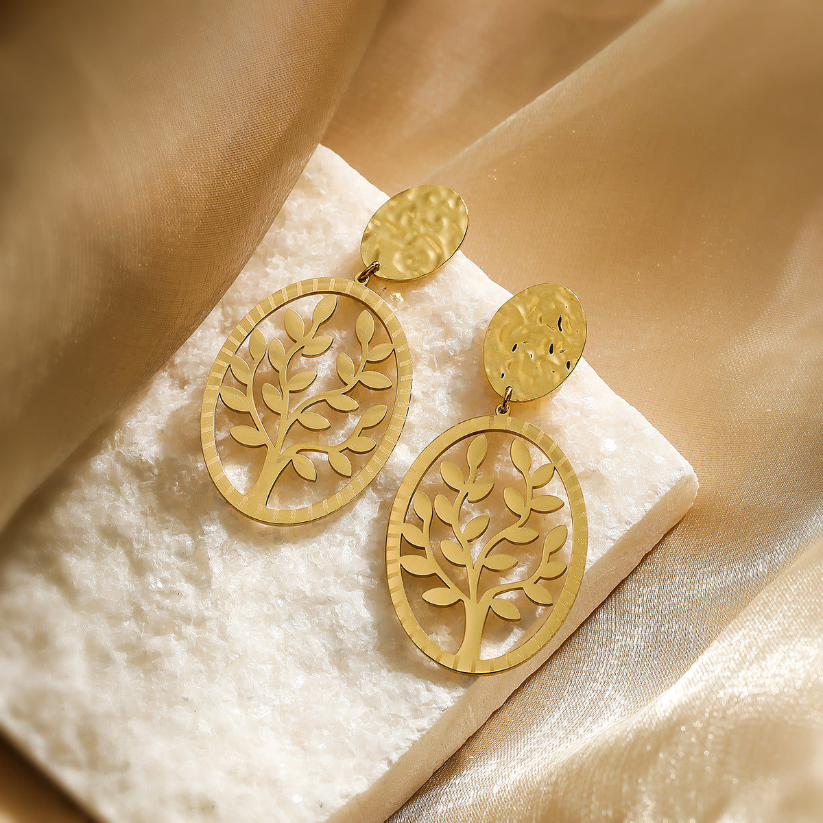Minimalist Leaf-Shaped Titanium Steel Earrings for Women with Real Gold Plating, Vintage-Inspired and Versatile Fashion Jewelry