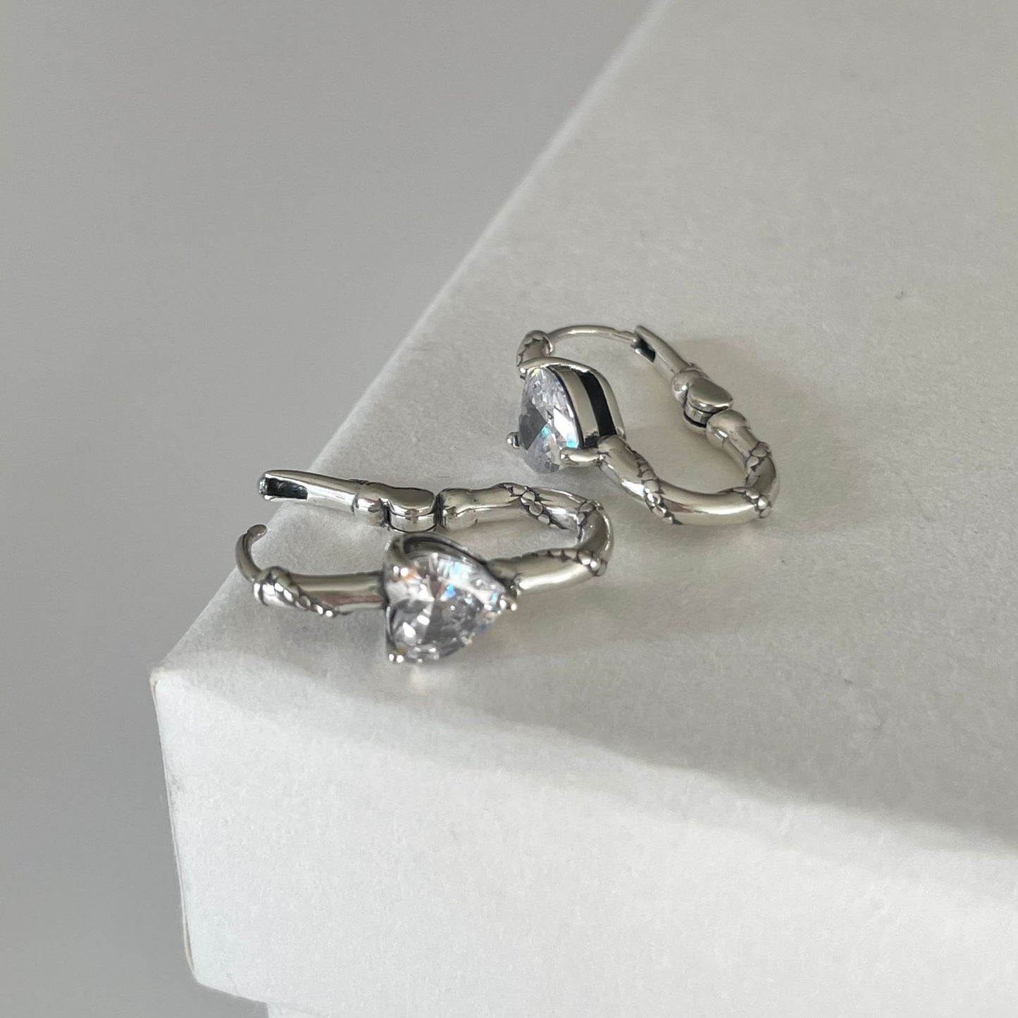 Orecchini a perno a forma di cuore, in argento sterling 925, minimalisti, vintage, con zirconi micro-pavé