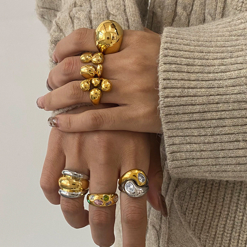 Anillo de acero inoxidable chapado con diseño geométrico de estilo vintage y acentos de circonita para mujer