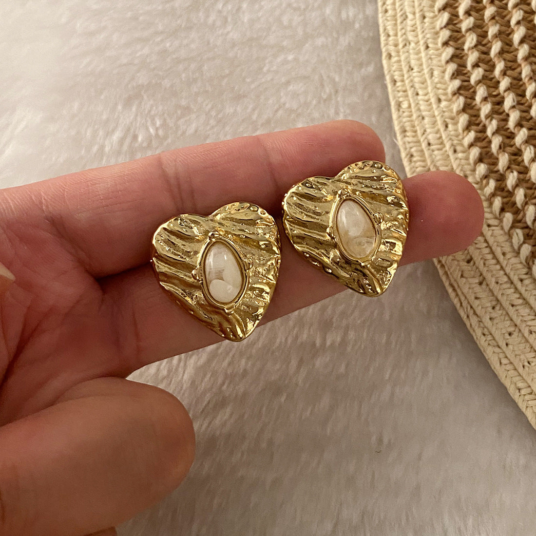 Orecchini a perno vintage in acciaio inossidabile a forma di cuore con finitura placcata per donna