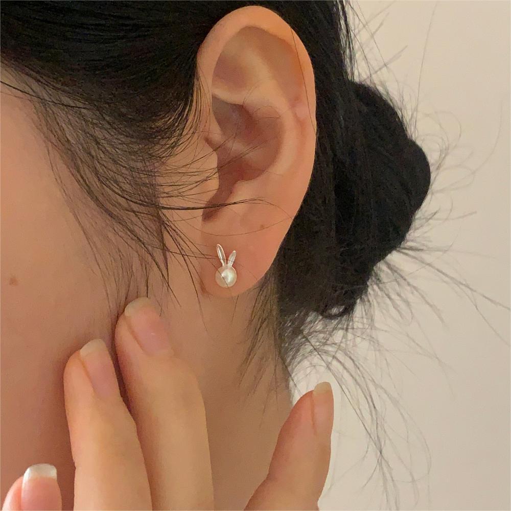 Pendientes de Plata de Ley 925 Minimalistas con Forma de Conejo y Acento de Perla de Agua Dulce