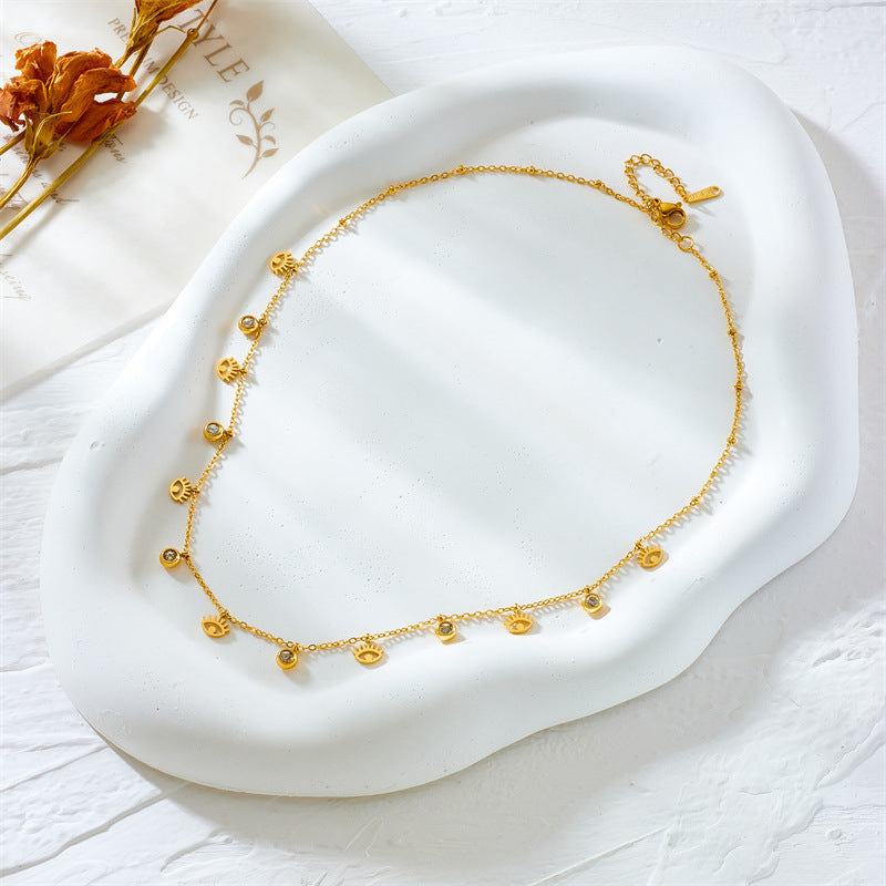 Collana Minimalista con Ciondolo Occhio Vuoto Piccolo in Acciaio al Titanio con Intarsio di Strass e Finitura Placcata