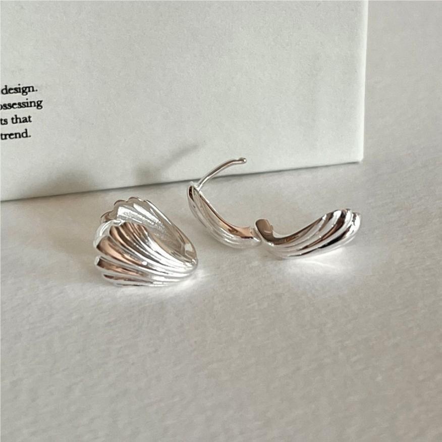 Sweet Minimalist Drop-Shaped 925 Sterling Silver Ear Studs with Pearl Inlay and Cow Print Accent