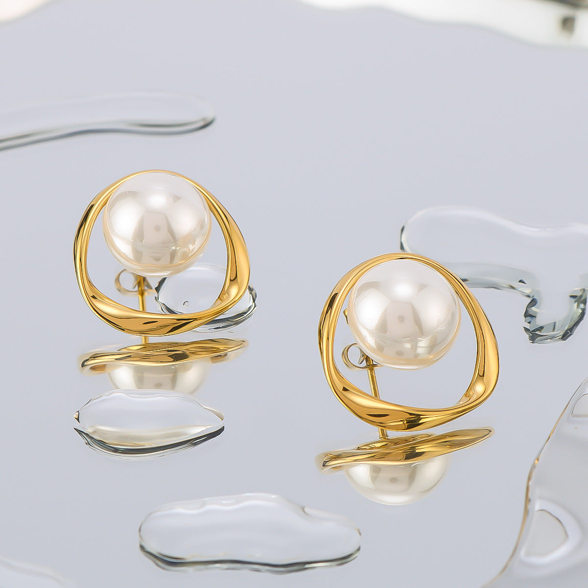Elegant French Vintage Style Geometric Pearl-Inlaid Stainless Steel Hoop Earrings for Women with 18K Vacuum Plating Finish