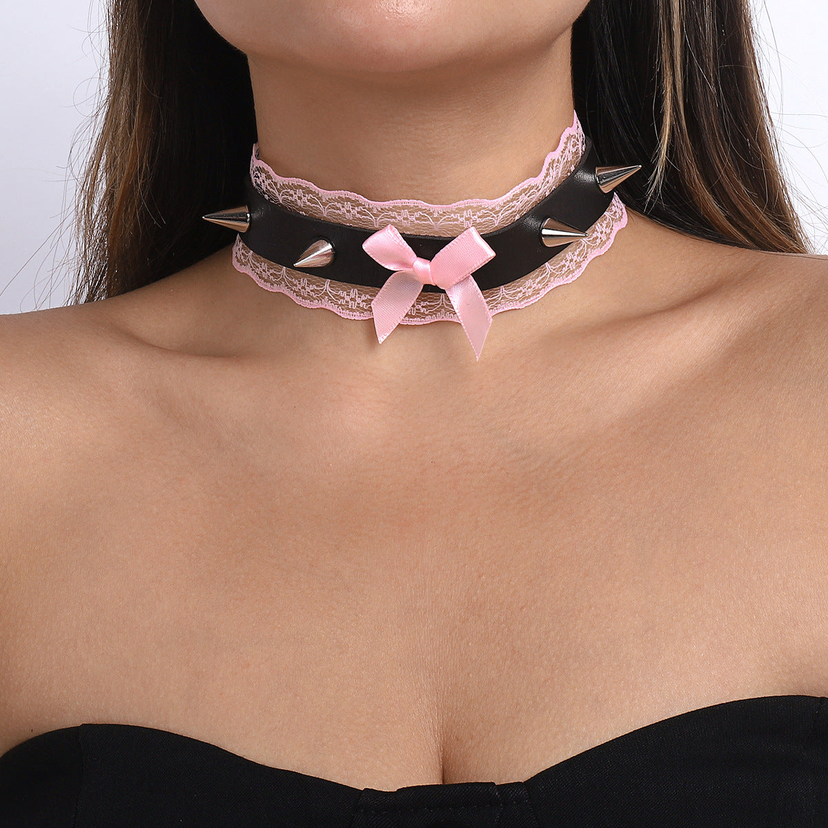 Gargantilla Punk Atrevida con Remaches y Lazo de Encaje para Mujer, Cadena Corta de Clavícula de PU y Encaje con Diseño Geométrico