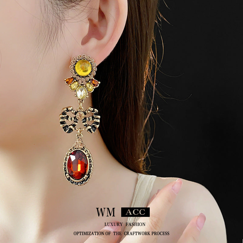 Pendientes vintage de aleación con forma de lazo e incrustaciones de diamantes de imitación con diseño geométrico ovalado para mujer