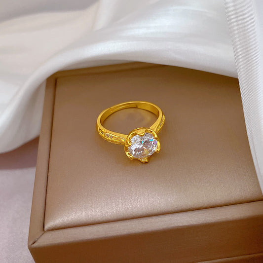Anillo abierto de latón chapado en oro, minimalista de lujo, con acento de circonita en forma de corona para mujer