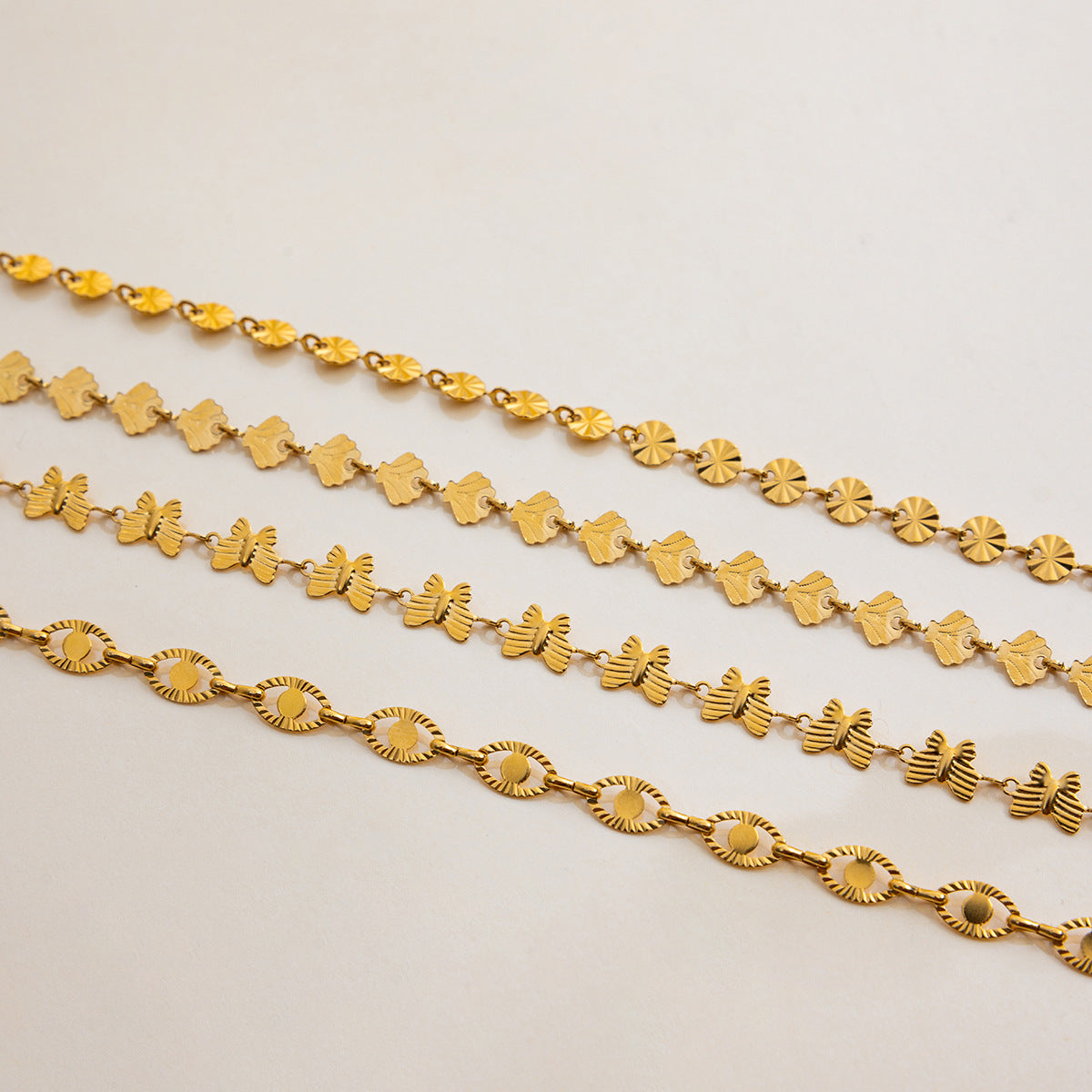 Collana da donna minimalista geometrica in acciaio inossidabile con pendente in acciaio al titanio e finitura galvanizzata