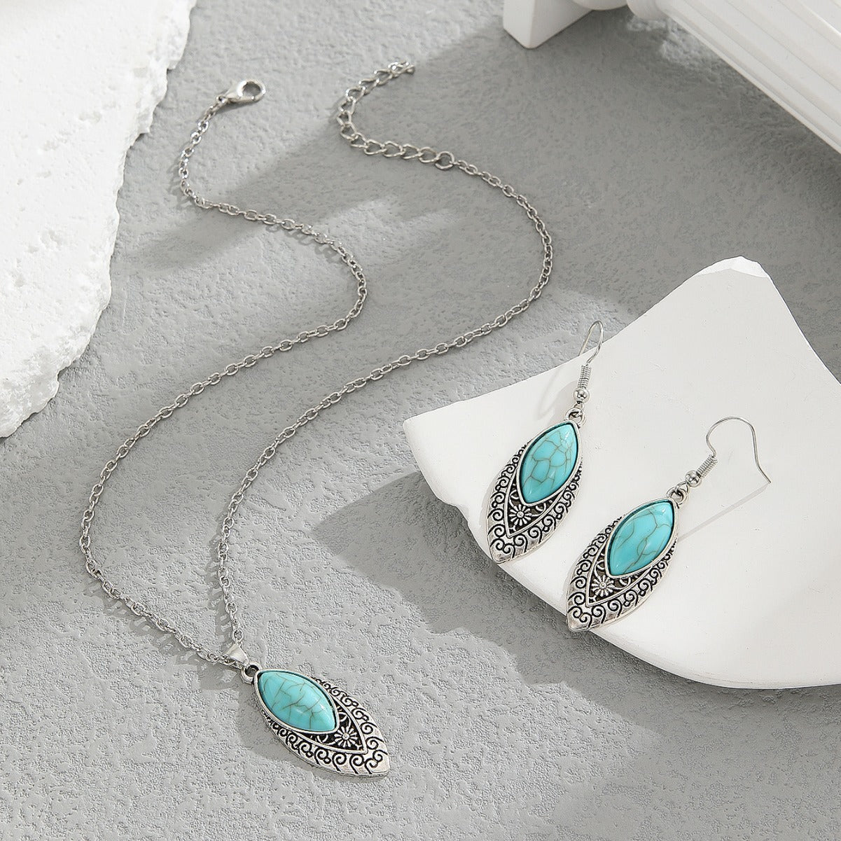 Conjunto de collar con colgante turquesa calado floral bohemio con aretes a juego para mujer