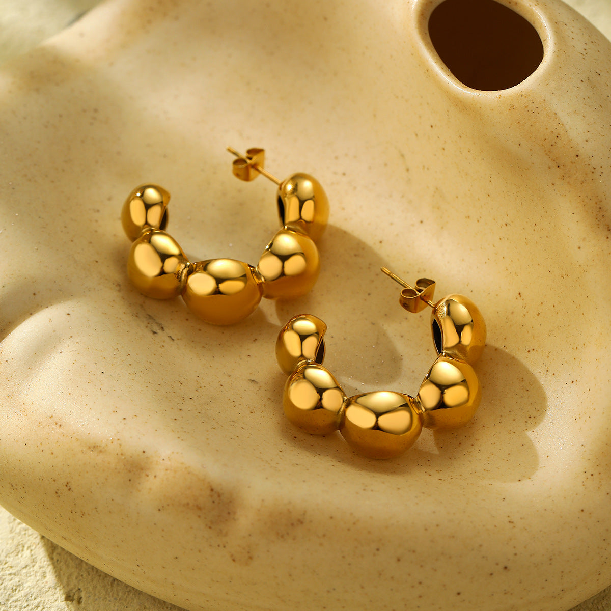 Pendientes de Aro Minimalistas Geométricos en Forma de C de Acero Inoxidable con Baño de Oro de 18K para Mujer