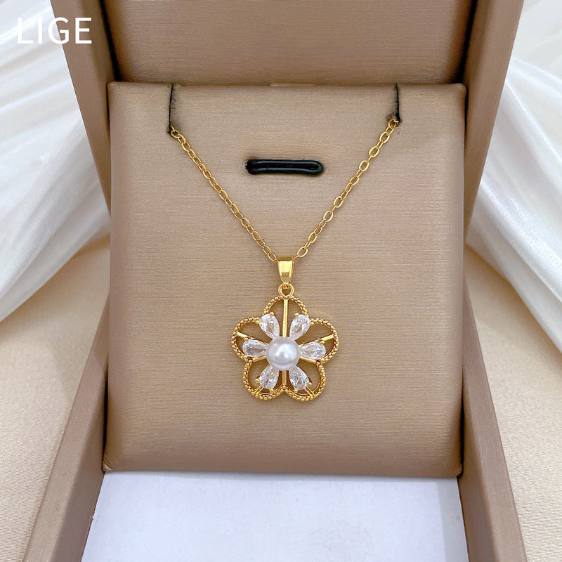 Elegante Set Collana e Orecchini da Donna a Cinque Fiori in Acciaio al Titanio con Intarsio di Strass e Design Vuoto