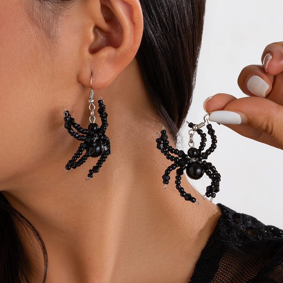 Collar gótico oscuro de araña para Halloween con colgante para mujer con incrustaciones de cristal y acabado chapado en cadena hecha a mano