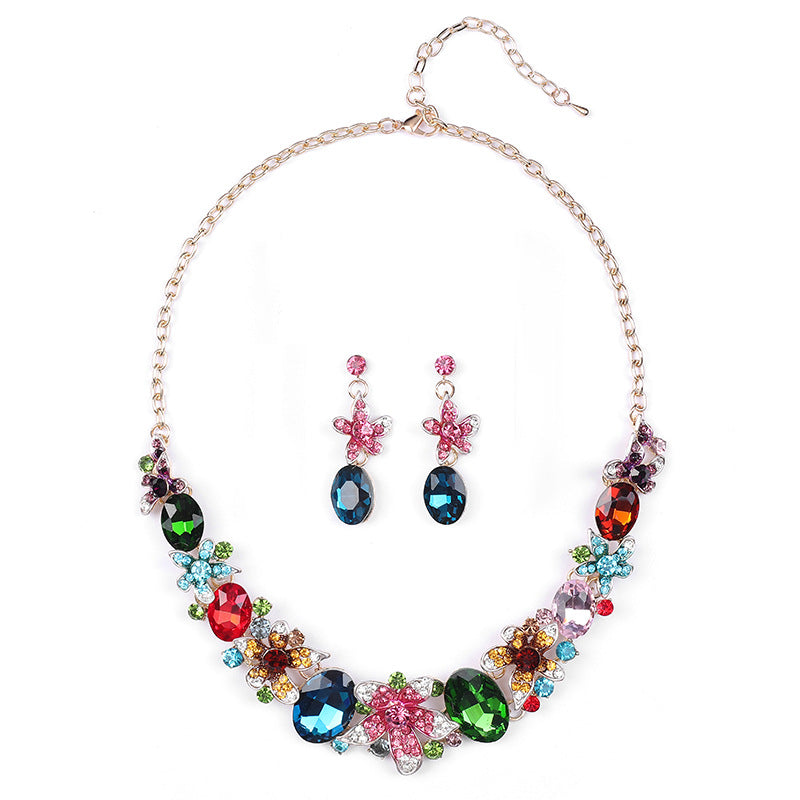 Parure di collana e orecchini ovale floreale vintage in lega con strass e finitura placcata oro