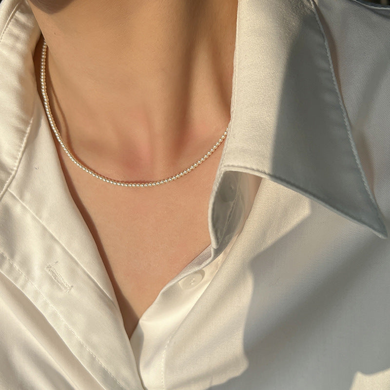 Elegante collar de clavícula de perlas barrocas para mujer con colgante de nácar, acabado chapado, cadena tipo O, textura ligera al agua, longitud corta