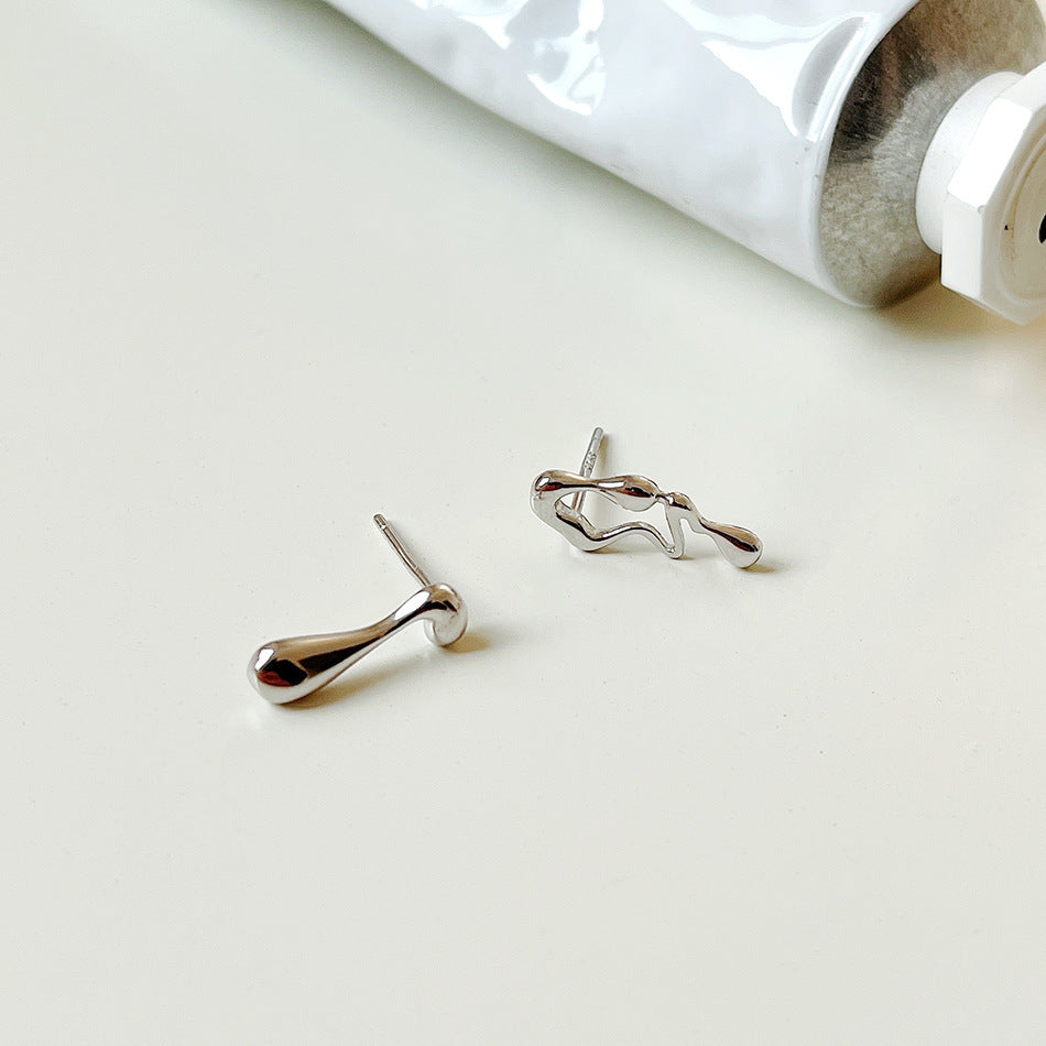 Pendientes Asimétricos Minimalistas con Diseño de Gota en Forma de Nota de Plata de Ley 925