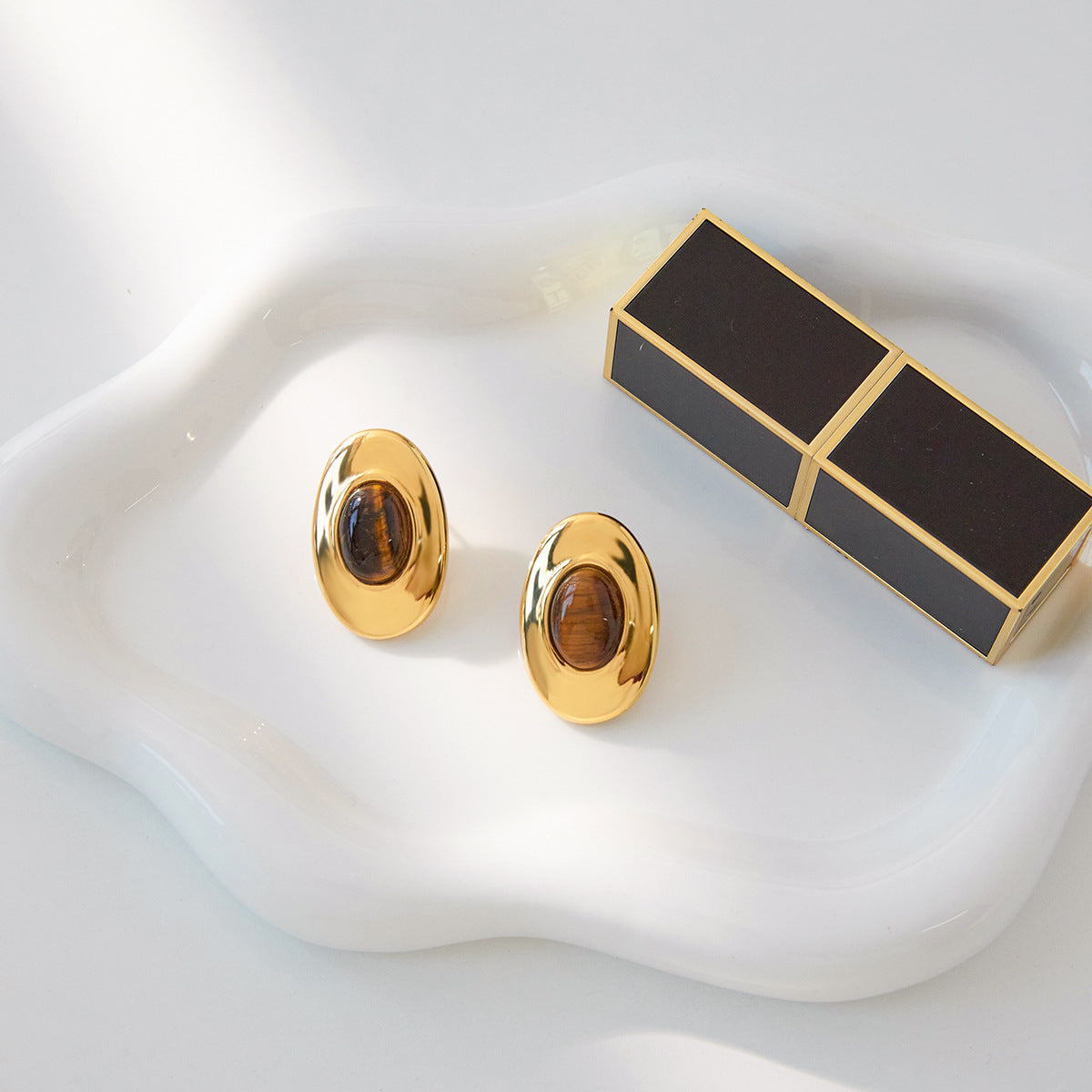 Aretes de tuerca ovalados geométricos minimalistas de lujo con ojo de tigre, chapados en oro de 18 quilates, acero de titanio para mujer