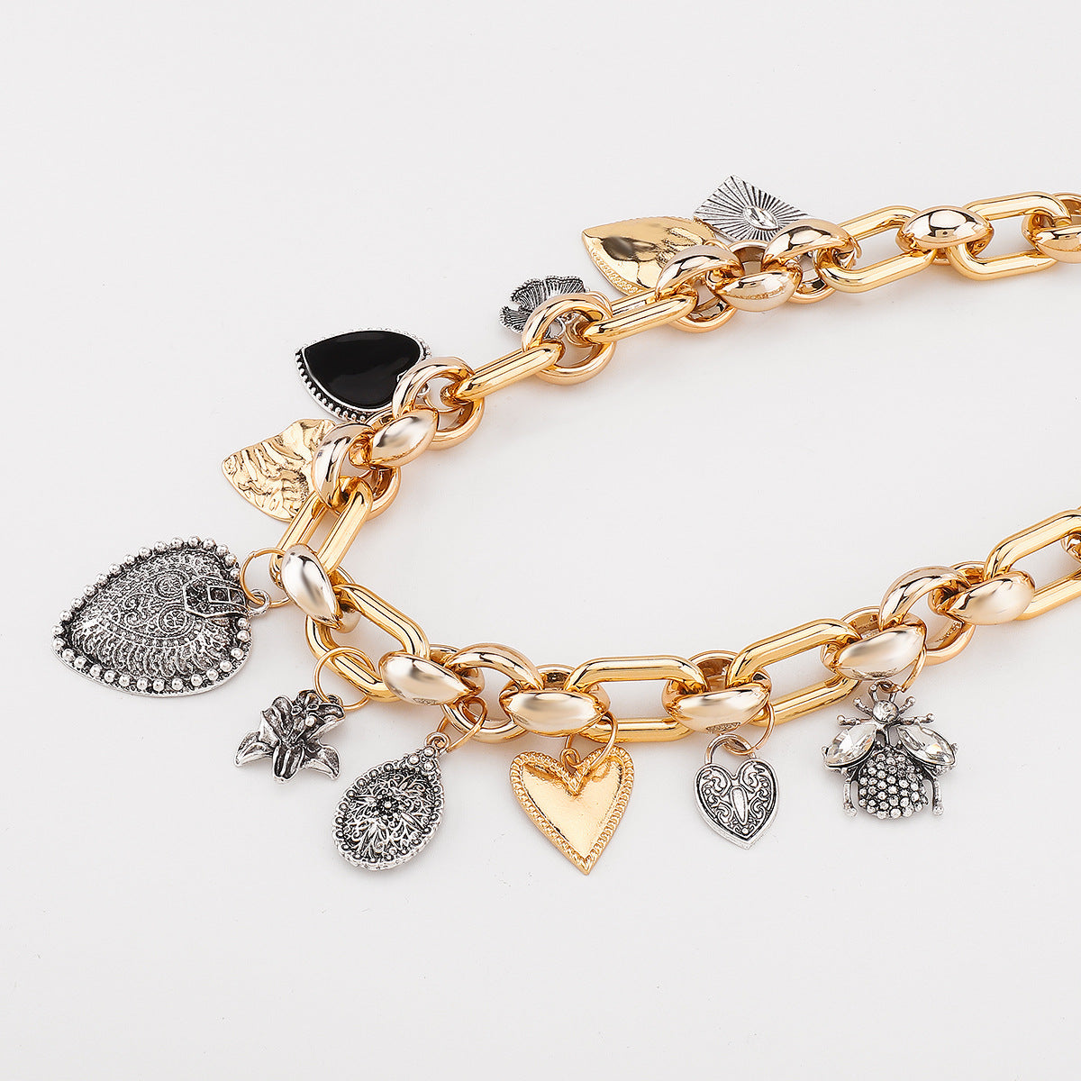 Elegante collana a cuore in lega con finitura smaltata e intarsio di strass da donna