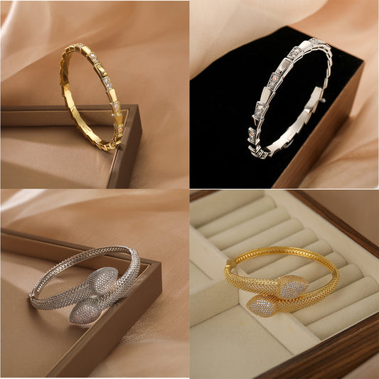 Pulsera de Cobre Chapada en Oro con Diseño Irregular Minimalista e Incrustaciones de Circonita para Mujer