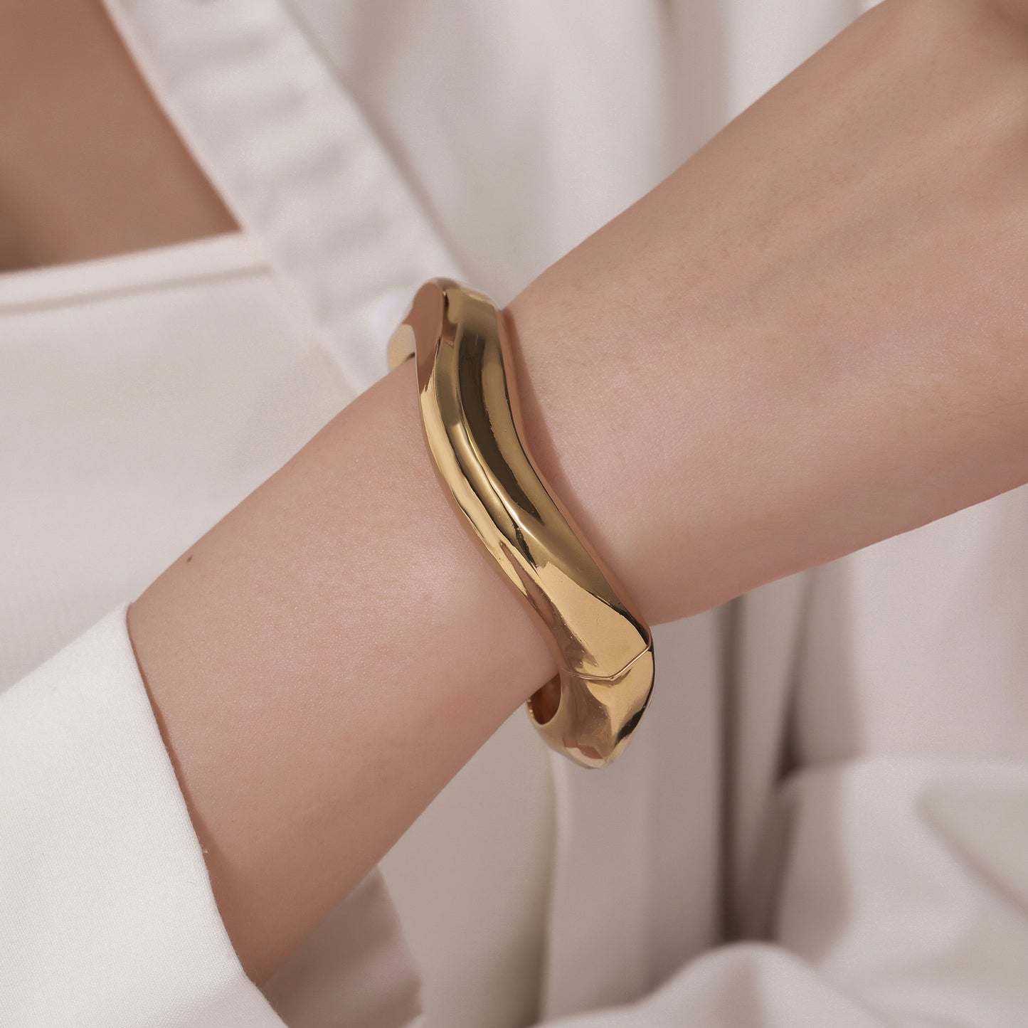 Geometric Shape Heavy-Duty Polished Metal Cuff Bracelet for Women with Electroplated Finish