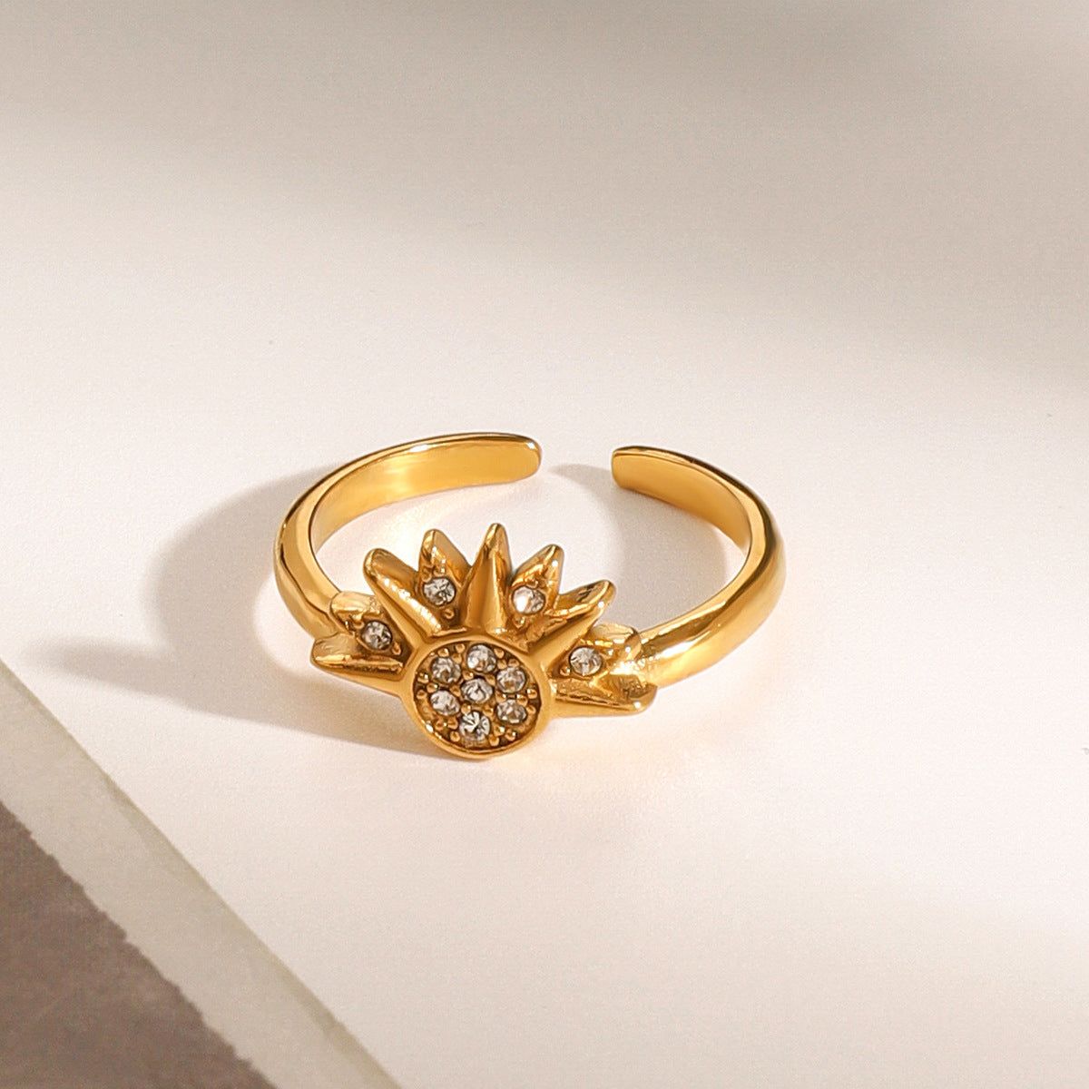 Anello Geometrico in Acciaio Inossidabile Placcato con Dettagli in Strass da Donna, Accessorio di Moda Minimalista