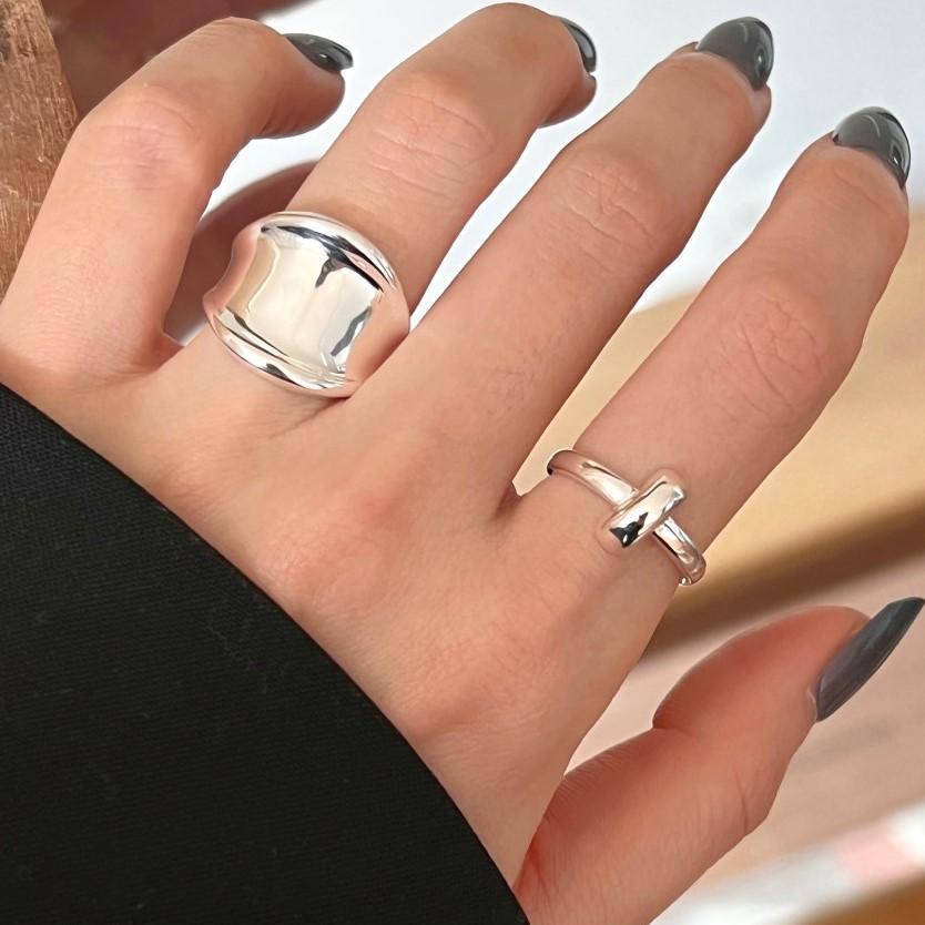 Anello da Donna Minimalista a Cuore in Argento Sterling 925 con Design a Linee Pulite