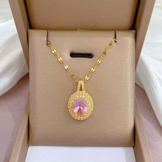 Collar Minimalista de Acero de Titanio con Forma de Lágrima, Incrustaciones de Pedrería y Motivos Florales que Incluyen Rosa, Camelia y Lirio de los Valles