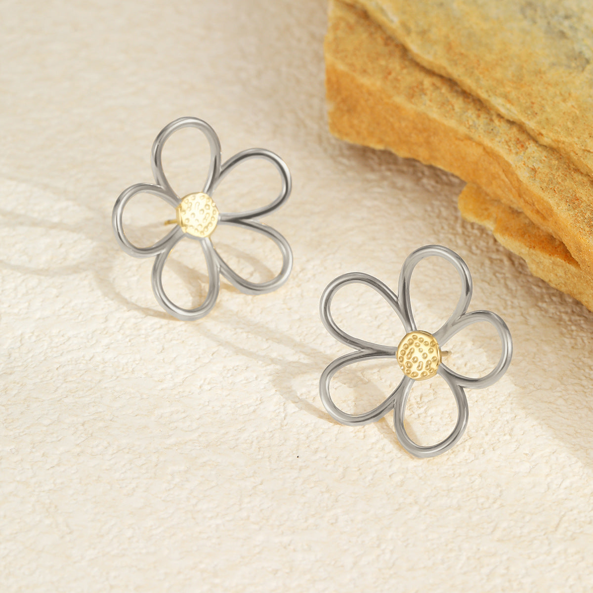Orecchini da donna in acciaio inossidabile placcati oro 18 carati con motivi floreali e geometrici di tendenza