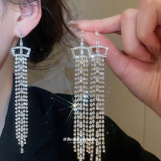 Pendientes Minimalistas Cuadrados Geométricos de Circonita para Mujer con Postes de Acero Inoxidable y Tacto de Lujo