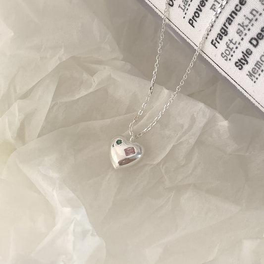 Collar Minimalista de Plata Esterlina 925 con Corazón, Diamantes de Imitación y Acentos de Arcoíris en Cadena de Serpiente