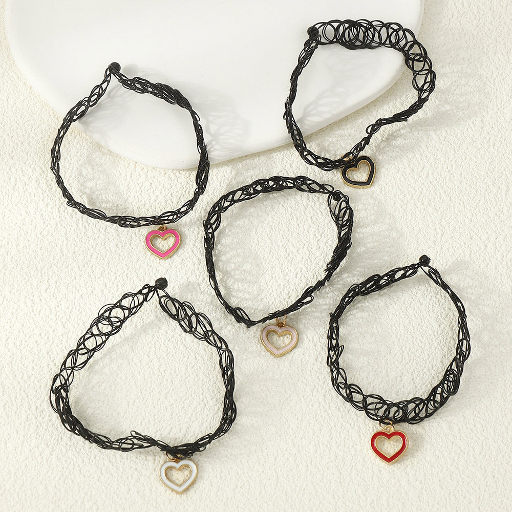 Collana girocollo minimalista con ciondolo a cuore per bambini con ciondolo in lega su cordino elastico nero regolabile accessorio gioiello per bambini