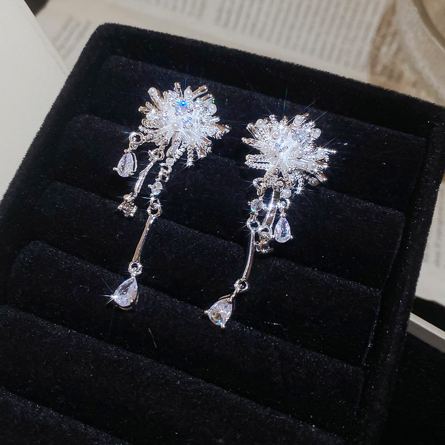 Pendientes de botón de perlas con circonitas y diseño de fuegos artificiales, bañados en oro de estilo lujoso, con pasador de plata, diseño floral y estética elegante para mujer
