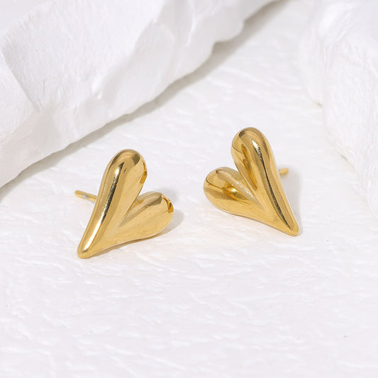 Orecchini a perno da donna eleganti e alla moda, minimalisti a forma di cuore in acciaio in titanio placcato oro 18 carati