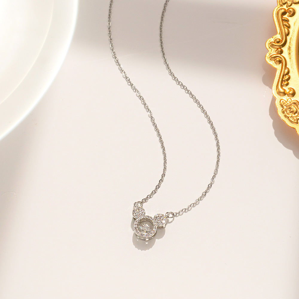 Collana pendente minimalista con Topolino da donna in acciaio al titanio con finitura placcata, design geometrico, delicata catena clavicola