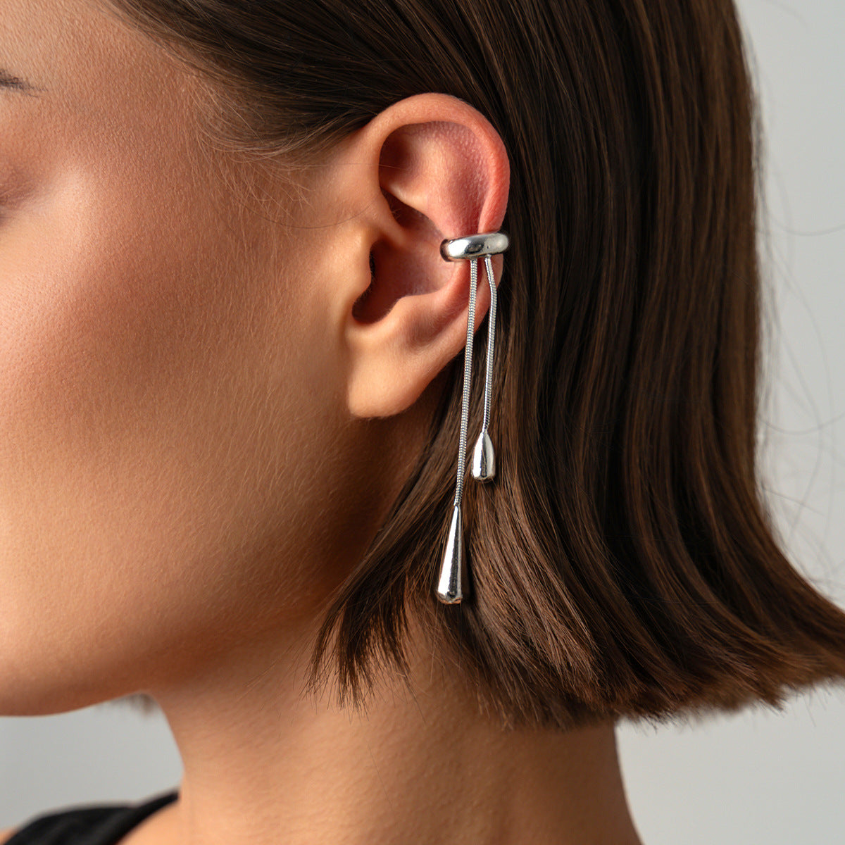 Minimalist Teardrop Plated Zinc Alloy C-Shaped Ear Cuff with Tassel Chain for Women