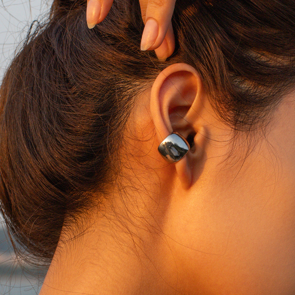 Minimalist Geometric Stainless Steel Ear Clips with Plated Finish for Women Fox-Inspired Animal Design Elegant Cold-Tone Earrings