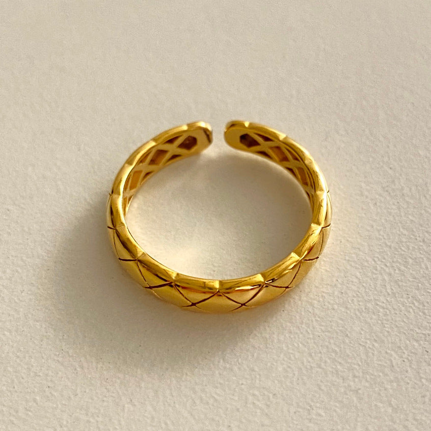 Minimalist Heart-Shaped 925 Sterling Silver Ring with Geometric Beveled Square Grain Texture