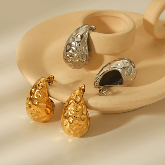 Orecchini da donna alla moda con texture geometrica martellata, placcati in oro 18 carati, in acciaio inossidabile Lava