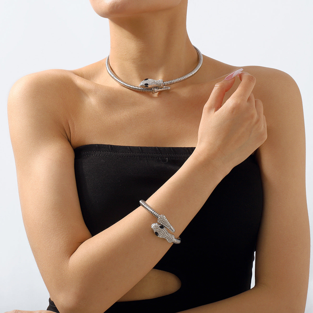 Collar de Serpiente Geométrico Atrevido con Incrustaciones de Pedrería y Hierro Galvanizado para Mujer
