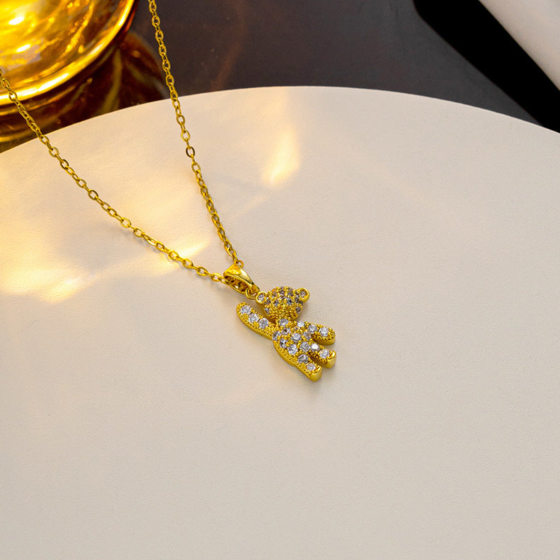 Collar con colgante de oso de dibujos animados para mujer en acero de titanio con incrustaciones de diamantes de imitación en cadena tipo O, estilo medallón geométrico minimalista