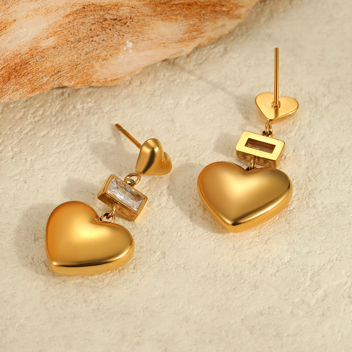 Orecchini da donna minimalisti in acciaio inossidabile a doppia forma di cuore placcati oro