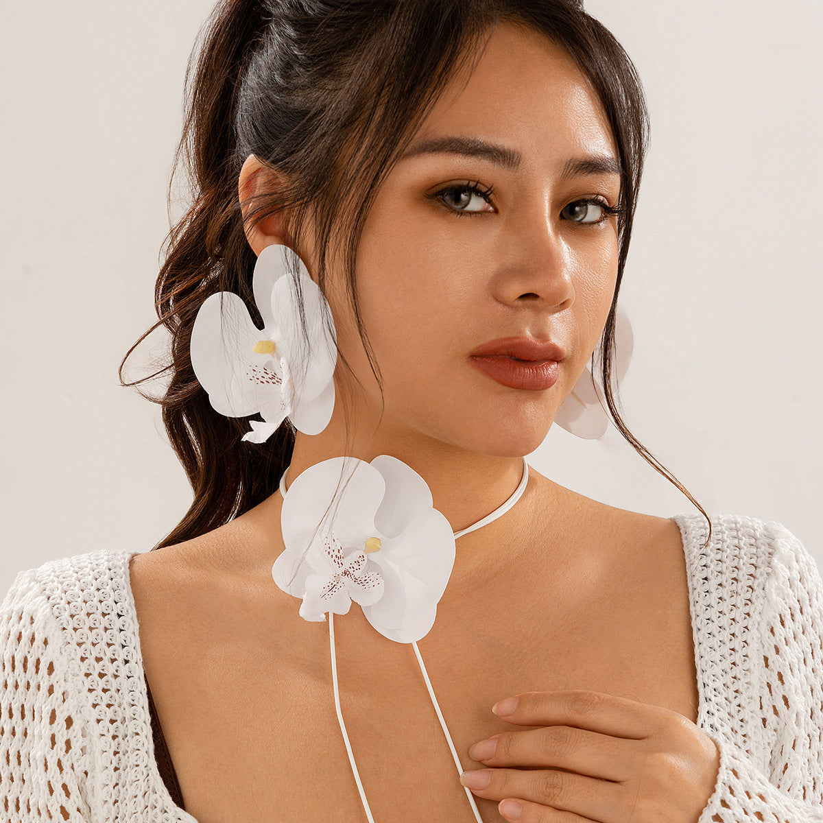 Floral Plastic Choker Necklace for Women