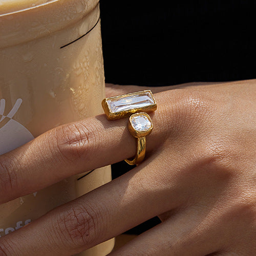 Anillo minimalista geométrico de acero inoxidable con incrustaciones de diamantes de imitación enchapado para mujer
