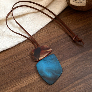 Collana con ciondolo geometrico in acrilico stile retrò da donna con charm in lega, fatta a mano, catena a strati alla moda minimalista