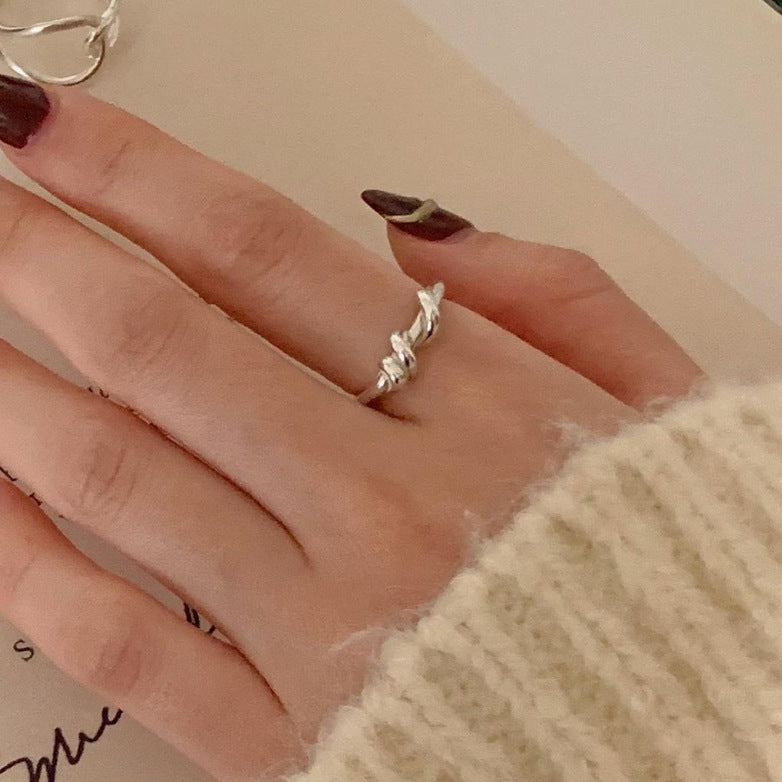 Anillo Minimalista de Plata de Ley 925 con Espiral Geométrica para Mujer