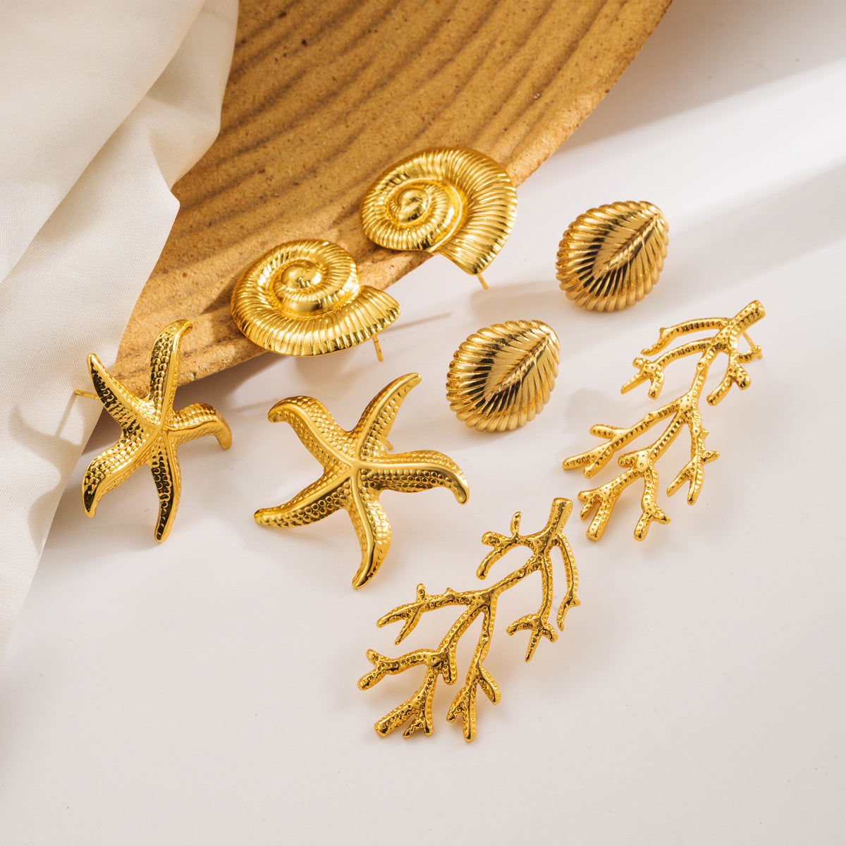Orecchini a perno geometrici in acciaio inossidabile placcato oro 18 carati con stelle marine vintage per donna