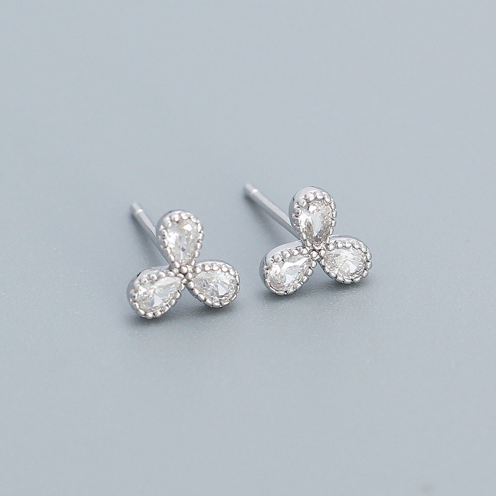 Orecchini a perno con intarsio floreale in argento sterling 925 e zirconi cubici