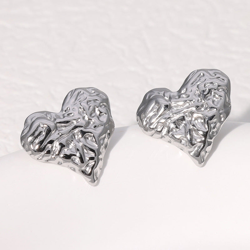 Orecchini a perno minimalisti da donna a forma di cuore in acciaio inossidabile con finitura placcata