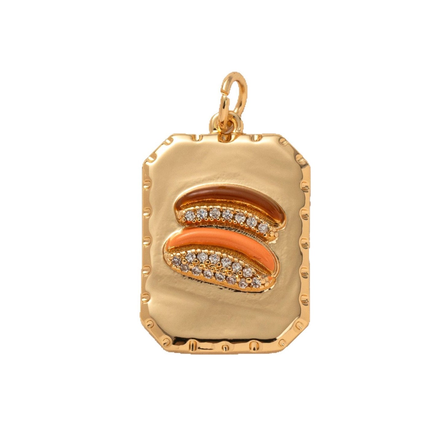 Collar con colgante rectangular chapado en latón con diseño de tarta de cerezas, uvas y pan